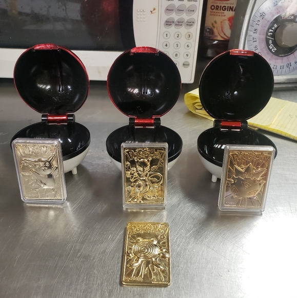 Pokemon Accessories - 23K BURGER KING COLLECTIBLE  POKEMON GOLD CARDS